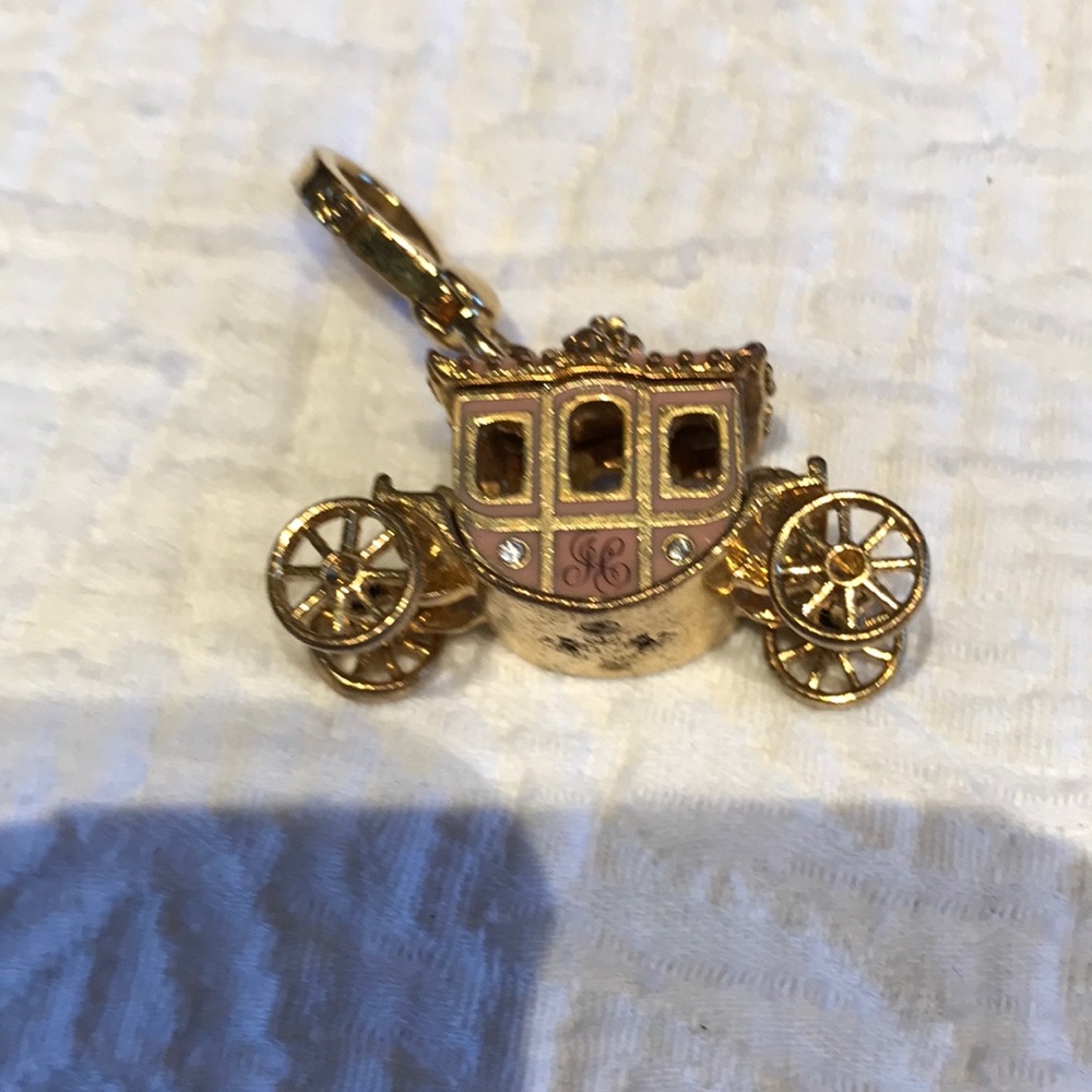 Cinderella’s Coach with Wheels that Turn